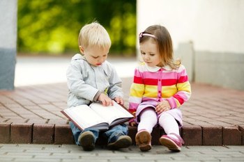 toddlers_reading