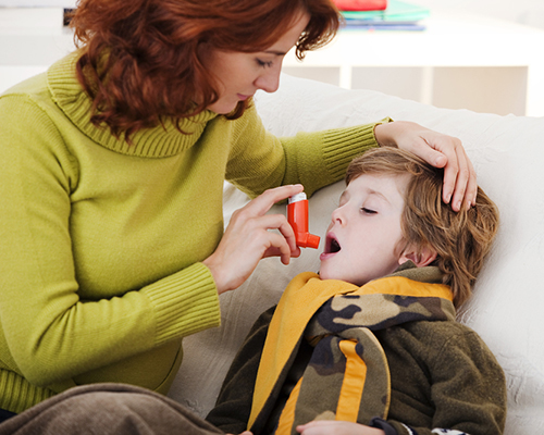 Как да се погрижим за детето с астма у дома