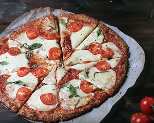 Пица Маргарита с блат от карфиол (рецепта без глутен)