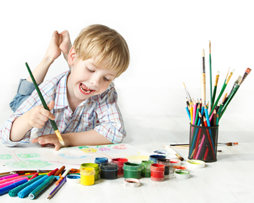 Как да стимулираме уменията за писане при тригодишните