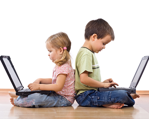 80% от свободното си време децата прекарват в интернет