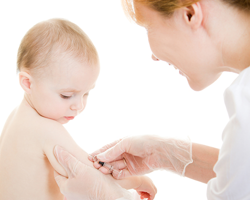 Масово спират детските надбавки при отказ от ваксина