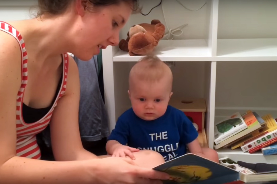 Четенето на приказки и как това въздейства на най-малките (видео)