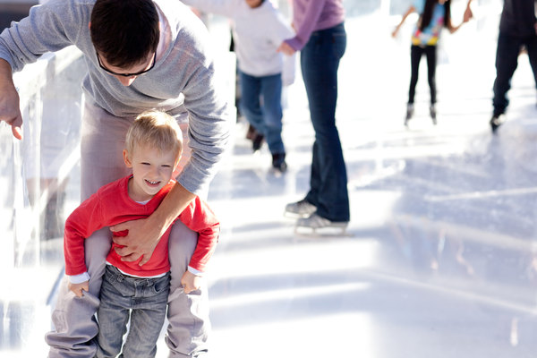 Безплатни часове на ледената пързалка “Юнак” ще зарадват малчуганите в София