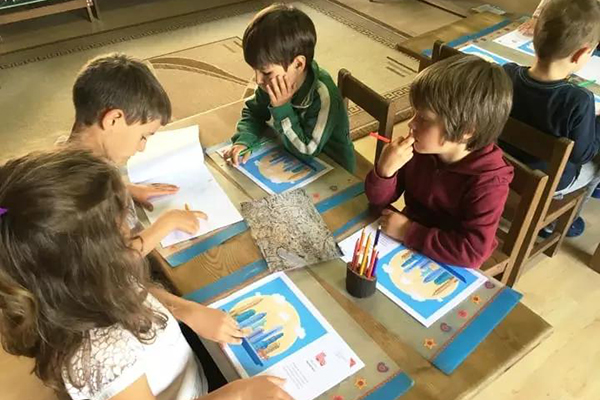 В Младежки център Пловдив децата се учат на дизайн мислене