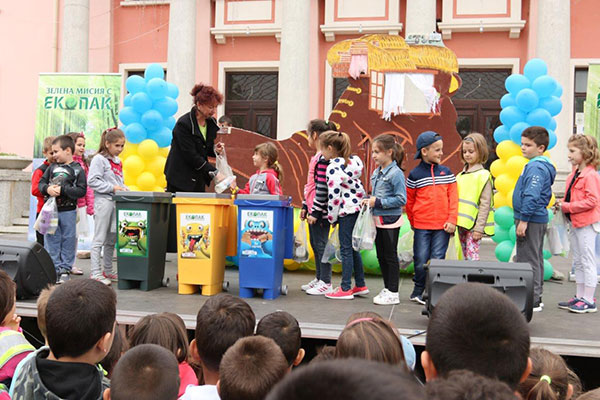 Деца от Карнобат научиха за разделното събиране на отпадъците