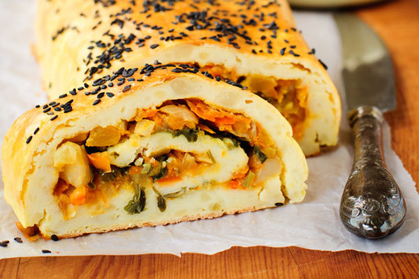potato-roll-with-meat-and-spinach