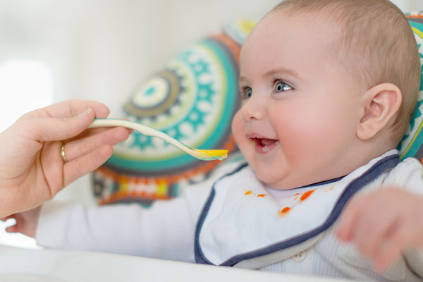 Примерни схеми за захранване на детето през първата година