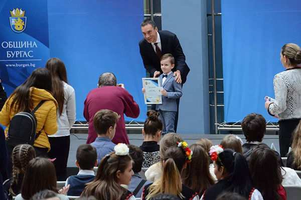 Шестгодишно българче е най-младият златен медалист по математика в света