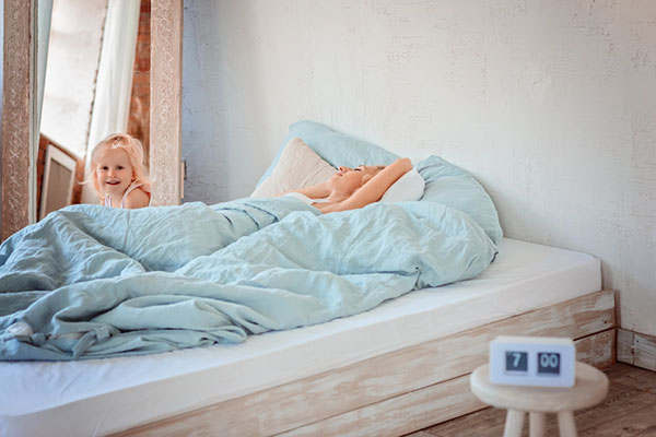 Практични съвети за родители: как да се справим с липсата на сън