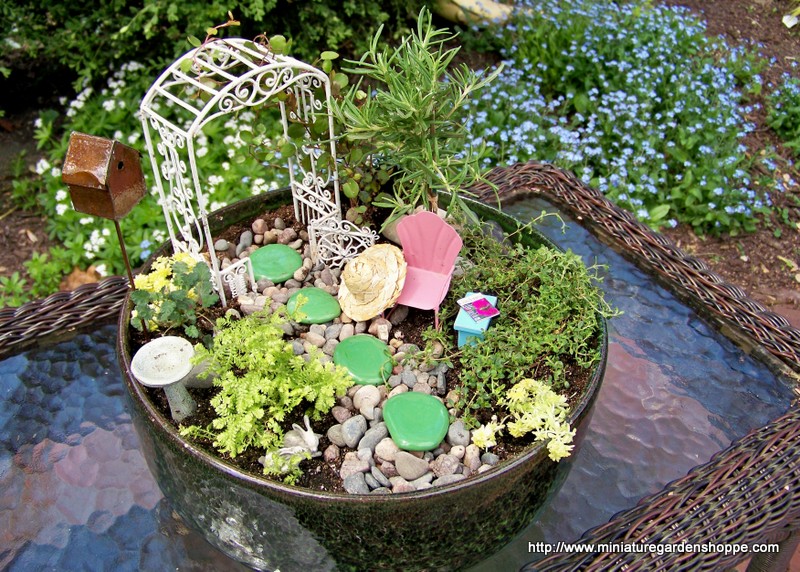 09-round miniature garden