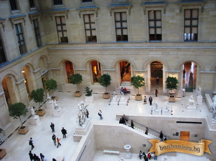 LOUVRE_INTERIOR_1