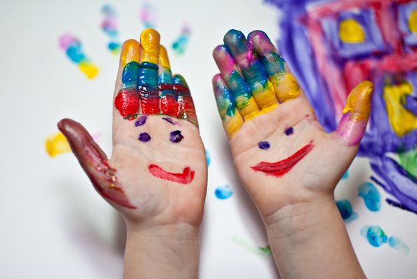 детски ръце боядисани