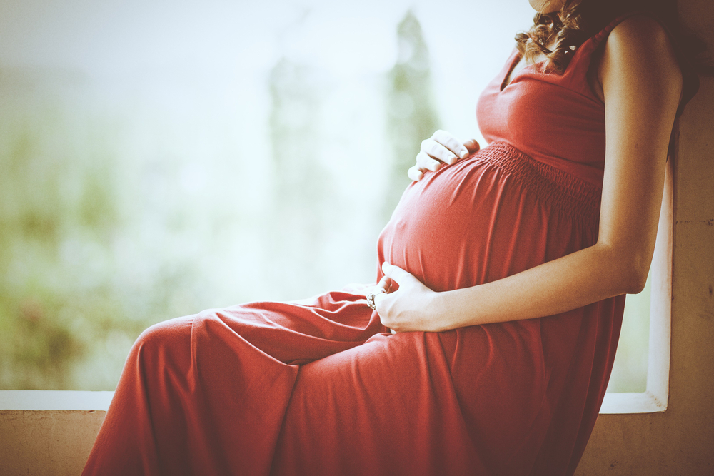 pregnant_red_dress