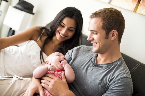 Седем полезни съвета как да запазите тръпката във връзката си след като се появи бебето