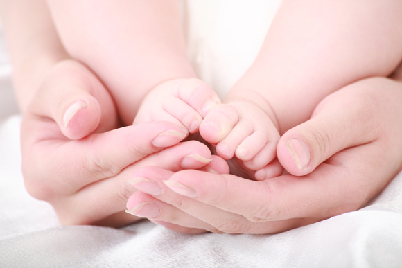 Да изрежем ноктите на бебето без драма – мисия възможна!