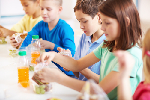 Родители ще пишат оценки за храната на училищните столове