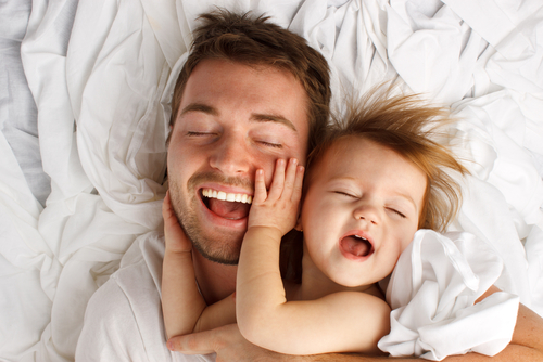 По-щастливи ли са бащите от майките и защо?