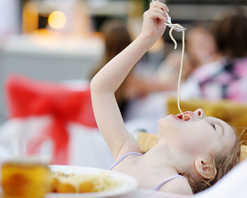 Петък вечер: На ресторант с деца – 5 практични съвета