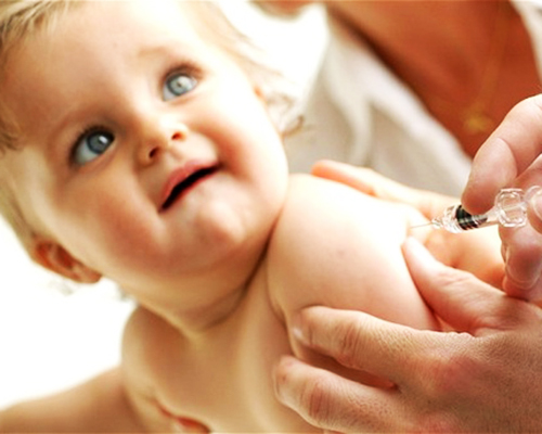 Личните лекари са снабдени с нужните ваксини за децата