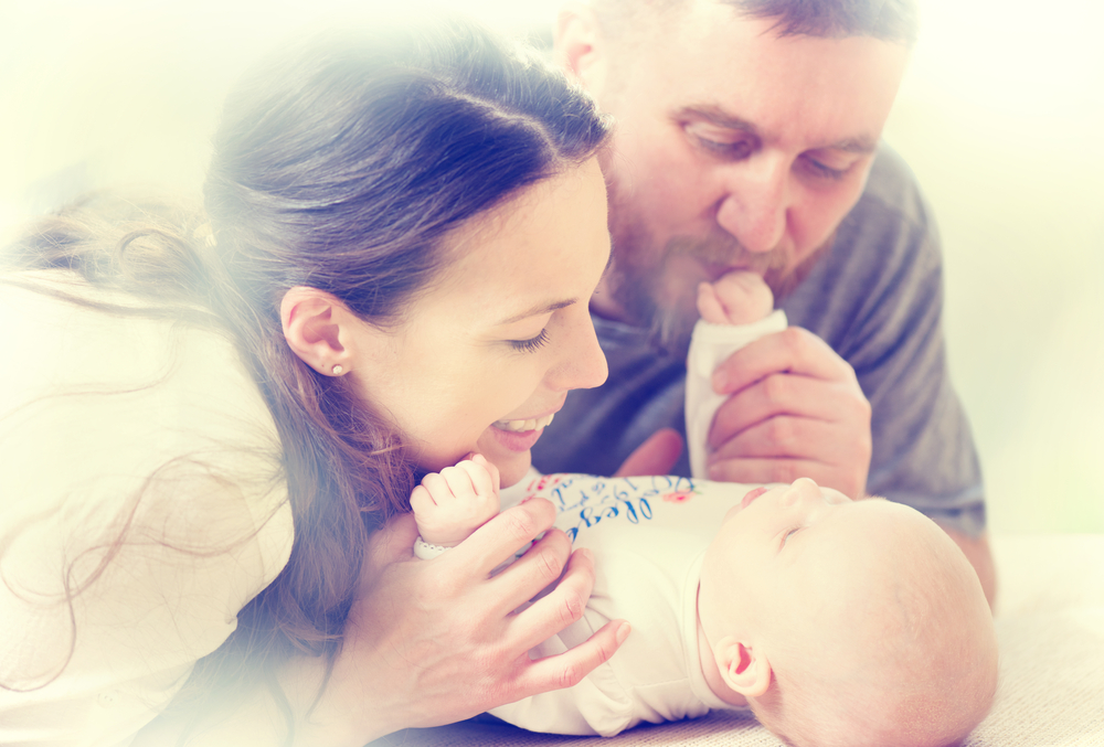 Биологичните родители и тайната на осиновяването