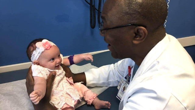 Бебето, което се роди два пъти след уникална операция