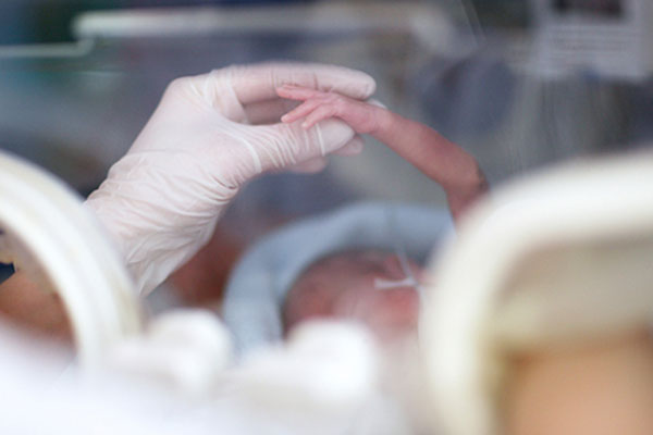 Здравните власти отново в спор жизнеспособни ли са бебетата под 800 грама