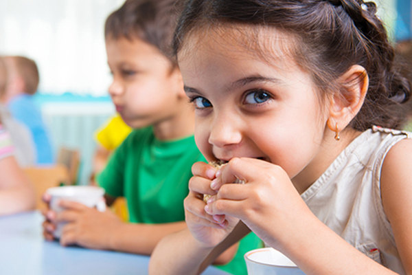 Нови правила за храненето на децата в яслите и детските градини