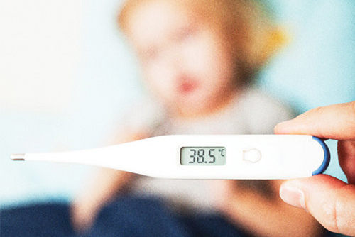 Как да понижим високата температура при децата без антипиретици