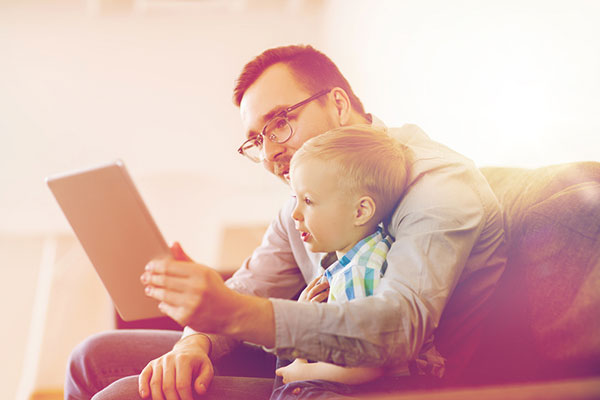 Разговорите по скайп или месинджър влияят добре на бебeтата и малките деца