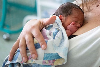 В УМБАЛ Бургас вече има семейна стая за недоносени бебета