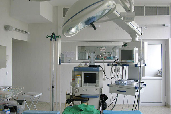 Специалисти от Майчин дом извършиха рядка операция за първи път в България