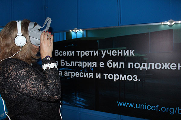 UNICEF_Virtual-Reality-Room_2