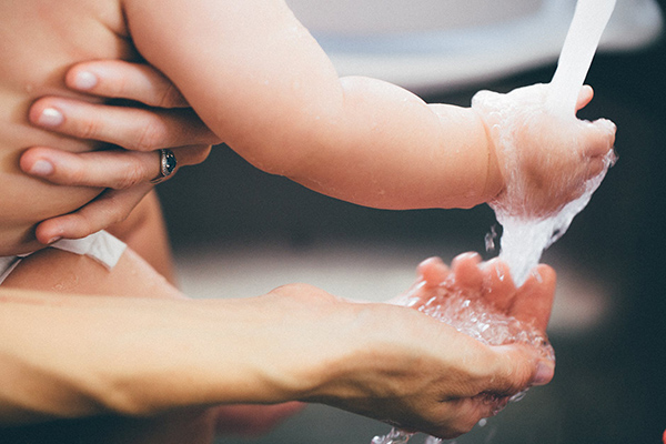 Прекрасен начин, по който децата да разберат защо е важно да си мием ръцете