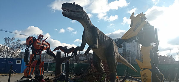 Зимна приказна битка “Динозаври срещу роботи“ гостува в София